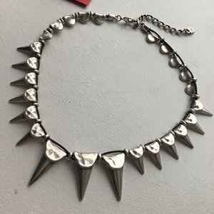 Uno de 50 spike necklace TORO SENTADO 20"